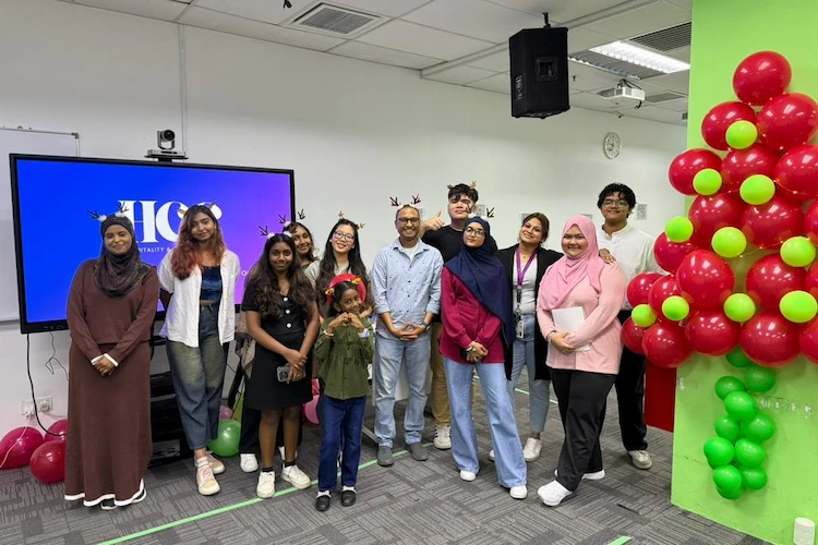 A Christmas Icebreaker with Good Food, Fun & Friends